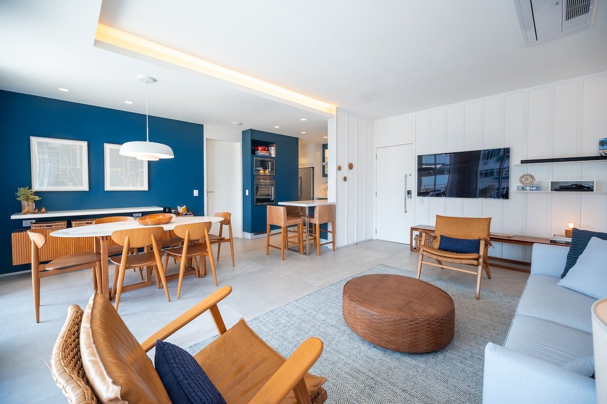 Leblon | 3BR, Renovated, Balcony & Perfect Kitchen gallery image 2