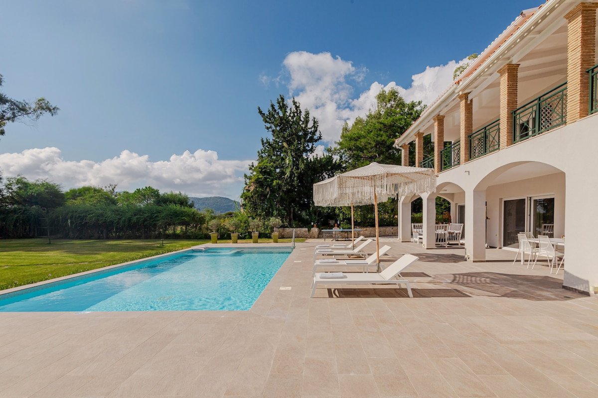 Rivazzurra Villa with Private Access to the beach gallery image 3