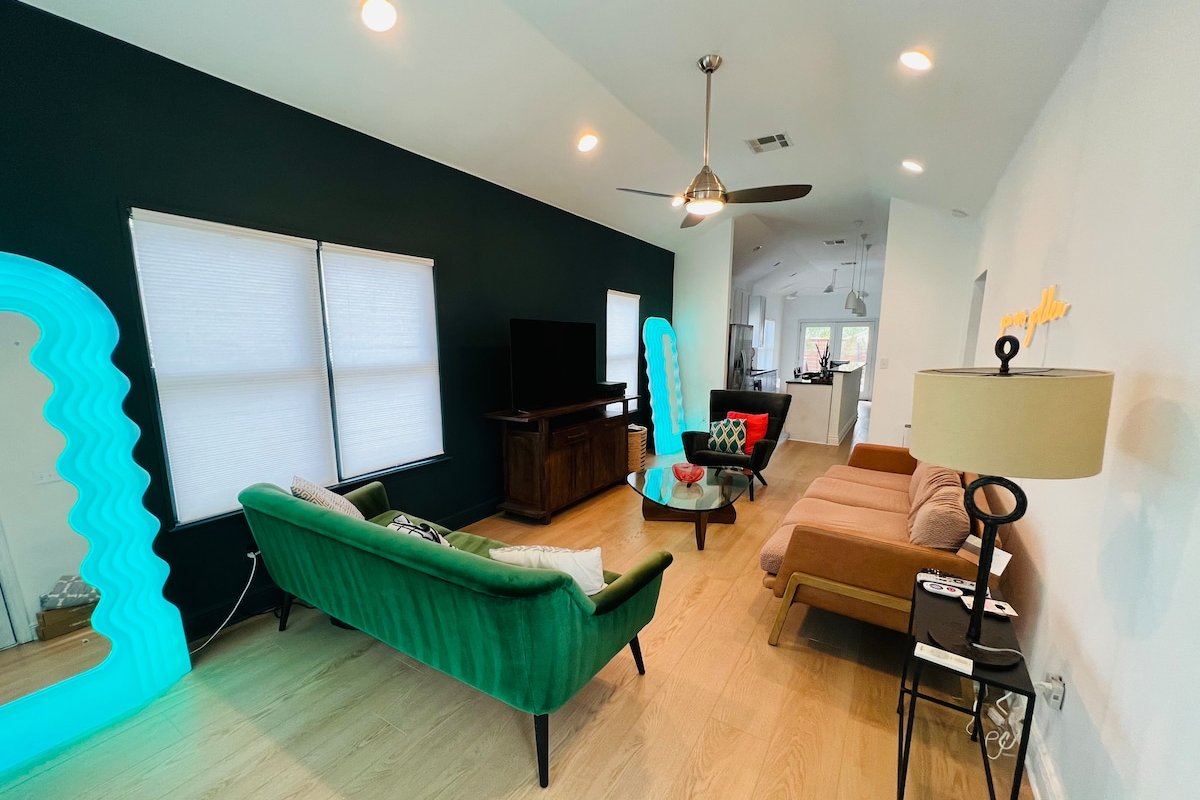 Hip E.Side Downtwn House Walk 2 ALL! gallery image 3