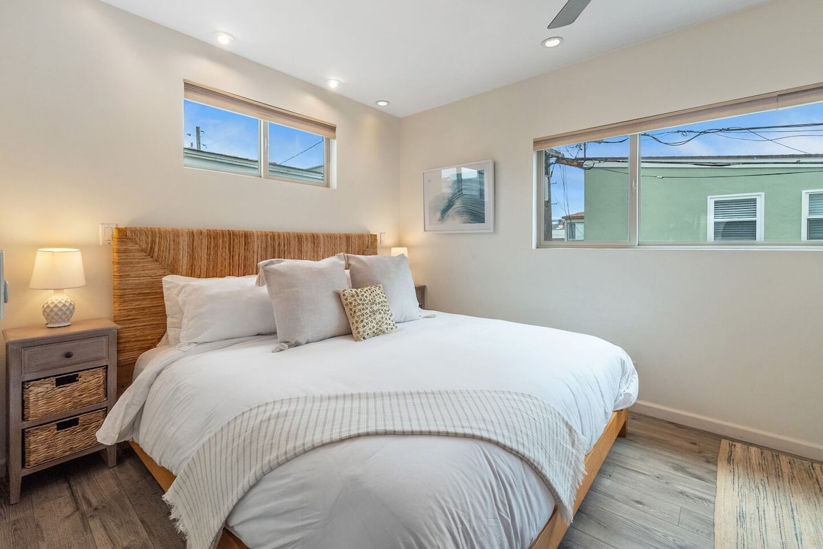 Ocean View Beach Haven! Pet Friendly & Steps2Beach gallery image 5