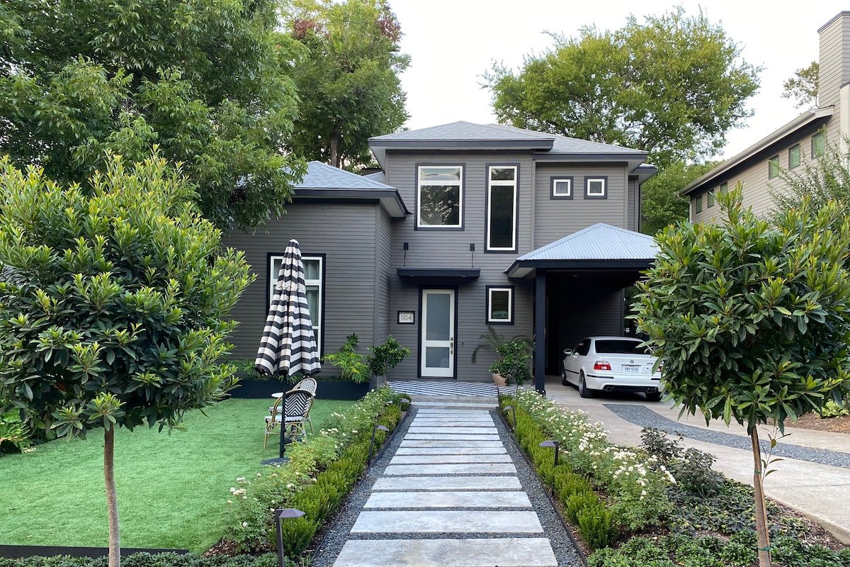 Bouldin Oasis + Hot Tub & Cold Plunge gallery image 2