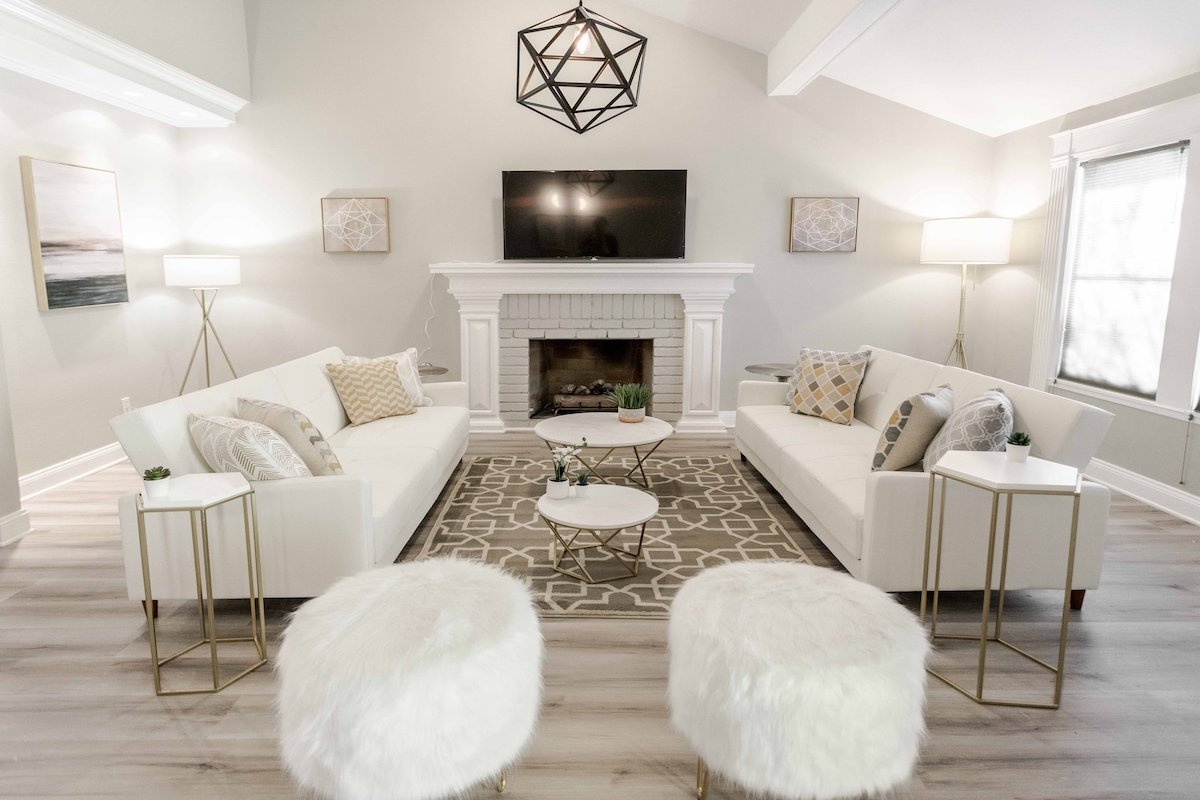 Luxury 5br/3ba Huge Pool LV Strip 8min Slps 16! gallery image 2