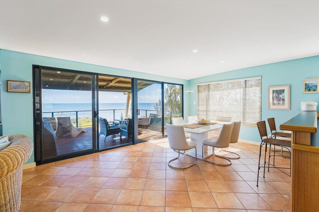 Beachfront house with panoramic ocean views gallery image 5