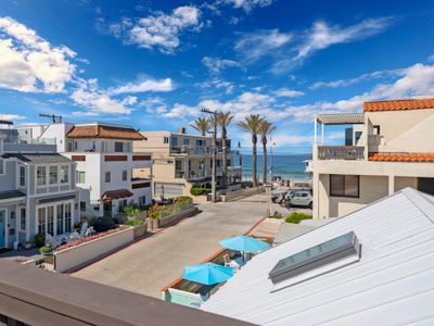 Steps from beach, Newly Renovated!