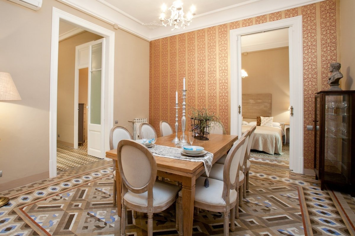 Bretagne Exclusive apartament in Rambla Catalunya gallery image 4