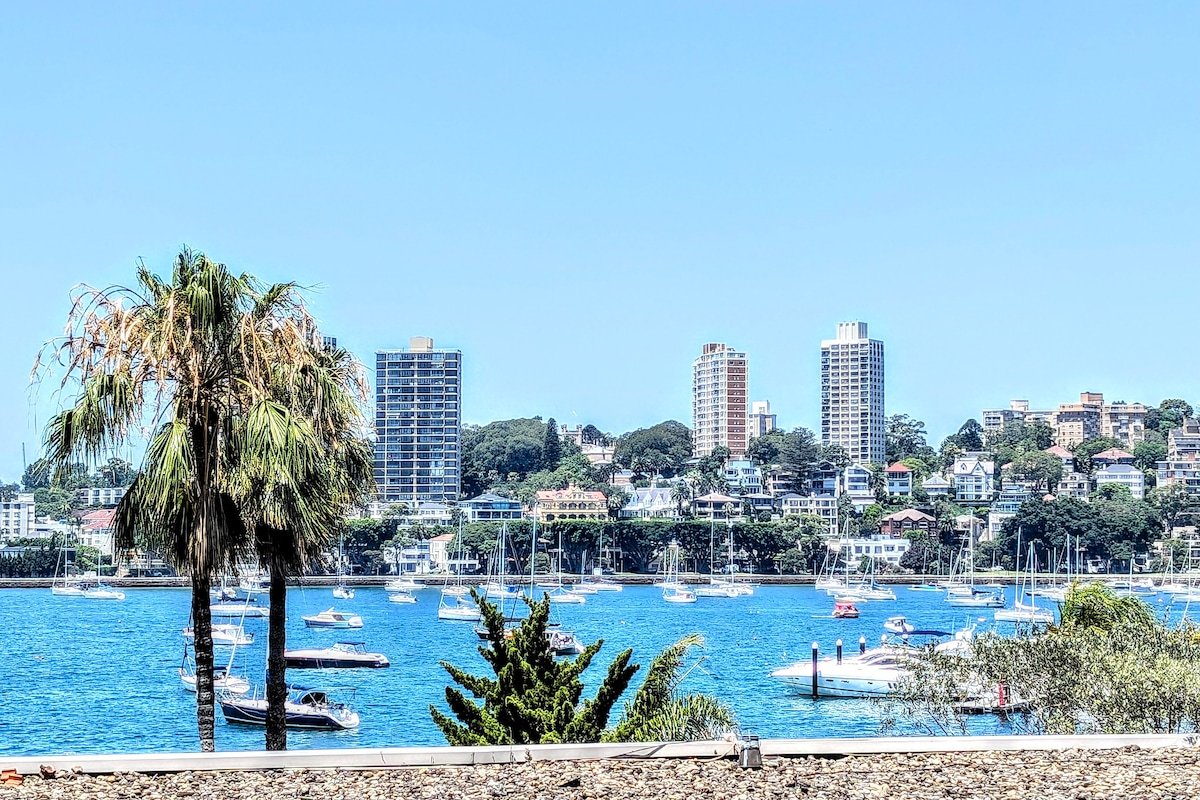 Luxurious apartment with gorgeous harbour view gallery image 2