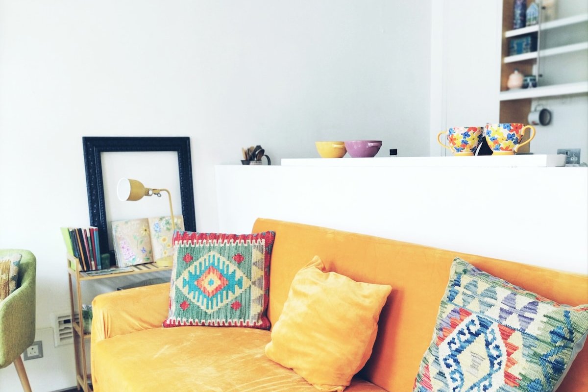 Kensington Charming Bright Apartment gallery image 4