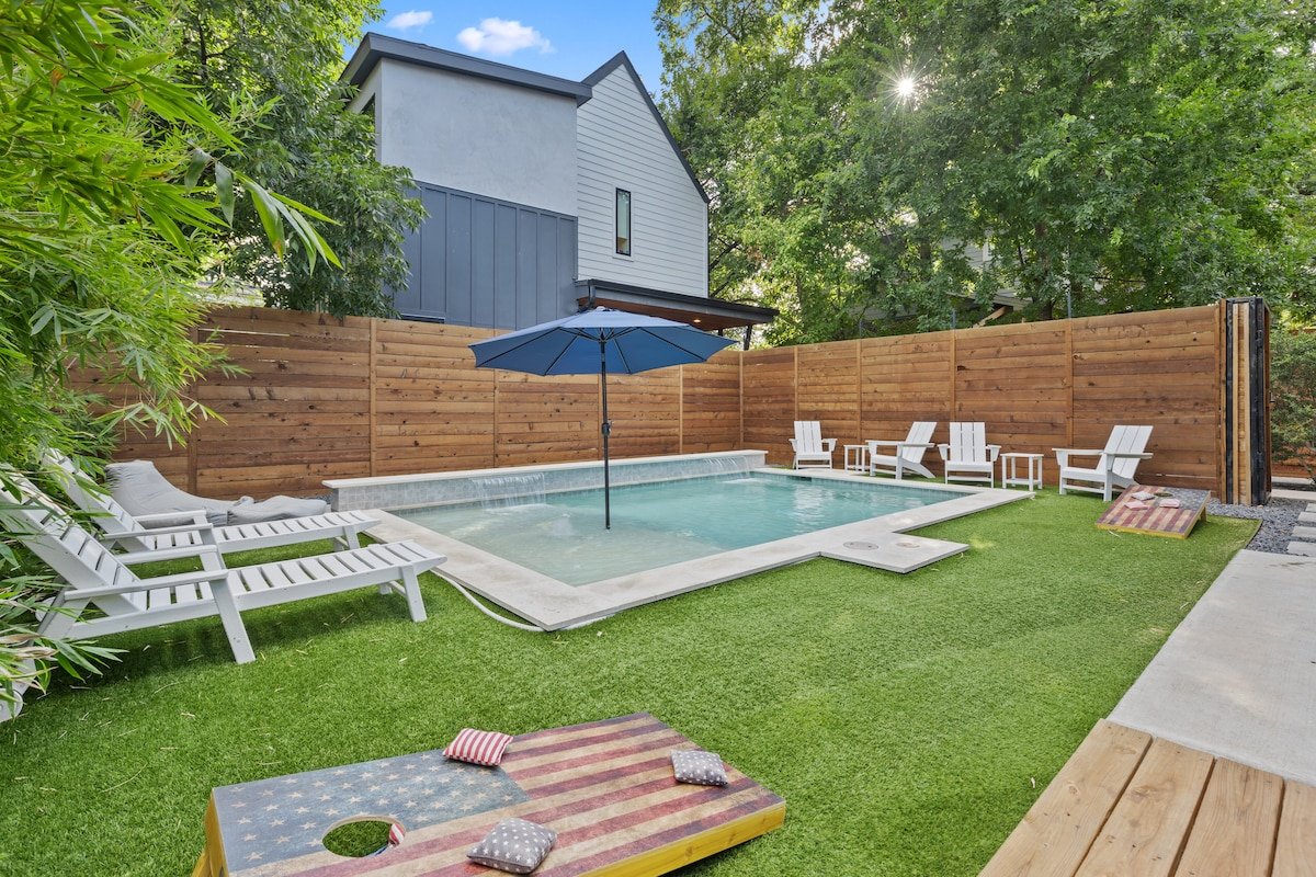 Downtown Luxury Oasis – Heated Pool! (5 Bedrooms) gallery image 2