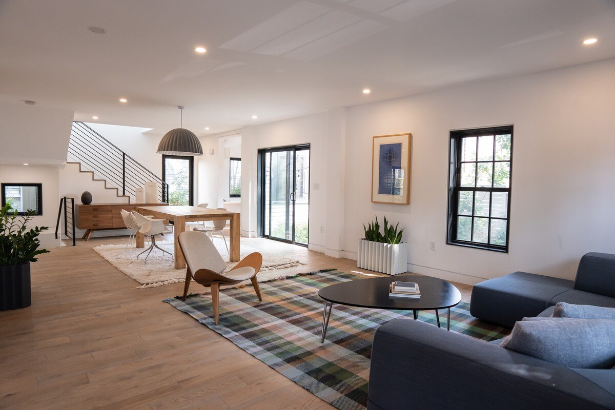 Luxury Scandinavian-Inspired house in Kendall gallery image 3