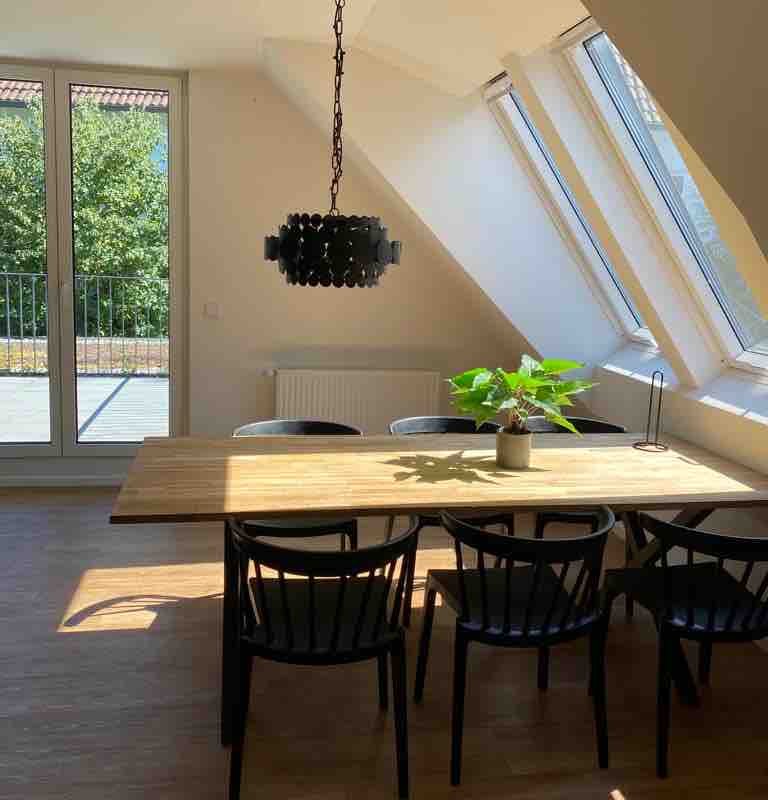 4. Regina: Modern-Designflat