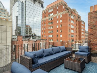 Penthouse, Parking, Private Deck, W/D, Back Bay!