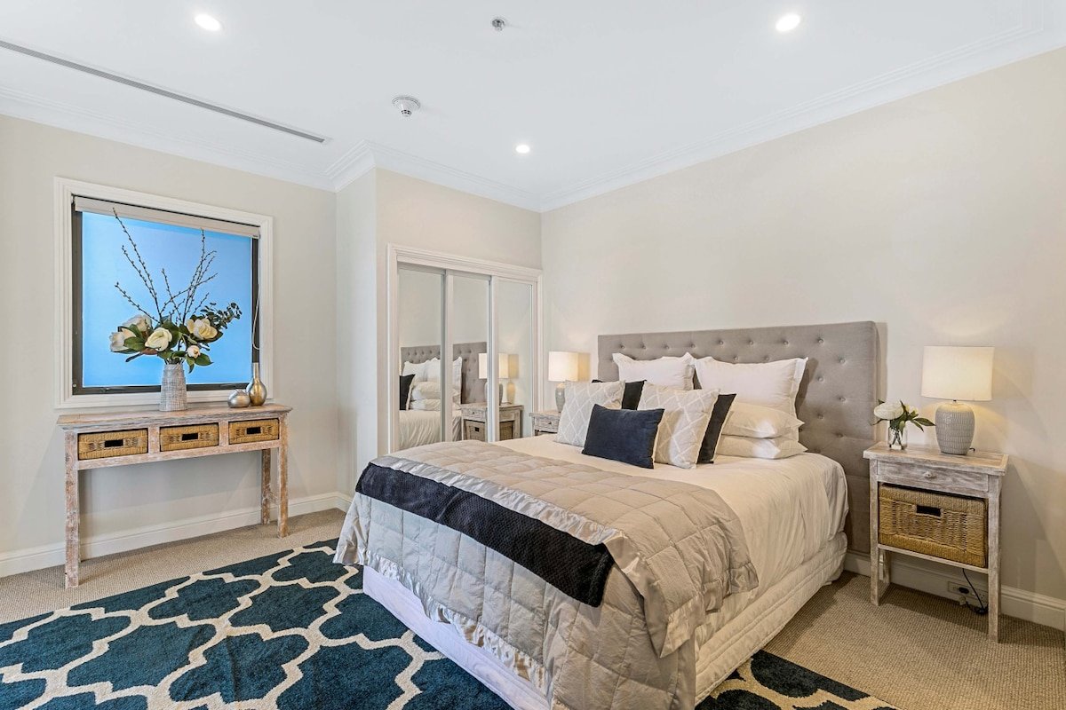 Heritage Penthouse with Rooftop Pool & Balcony gallery image 5