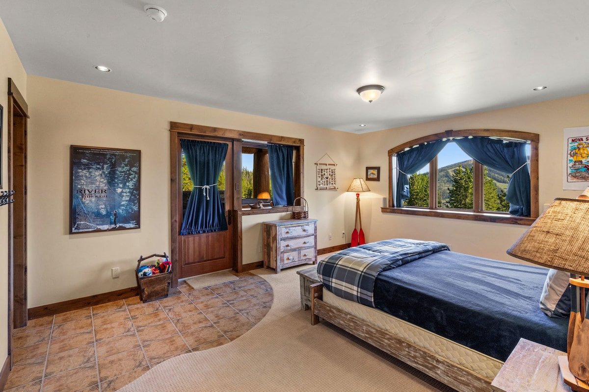 Grand Ski Retreat | Hot Tub, Fireplace + Views! gallery image 5