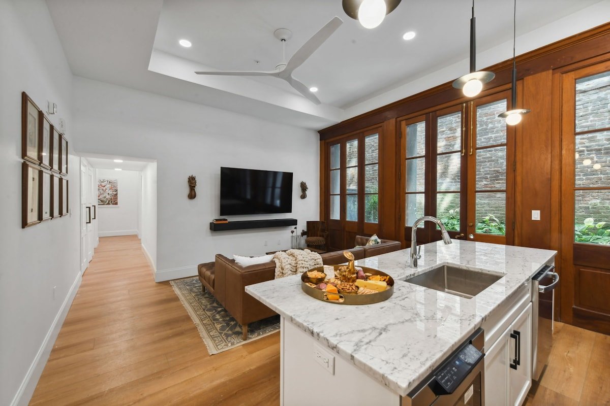 Large CBD Hotel Suites | Near French Quarter gallery image 4