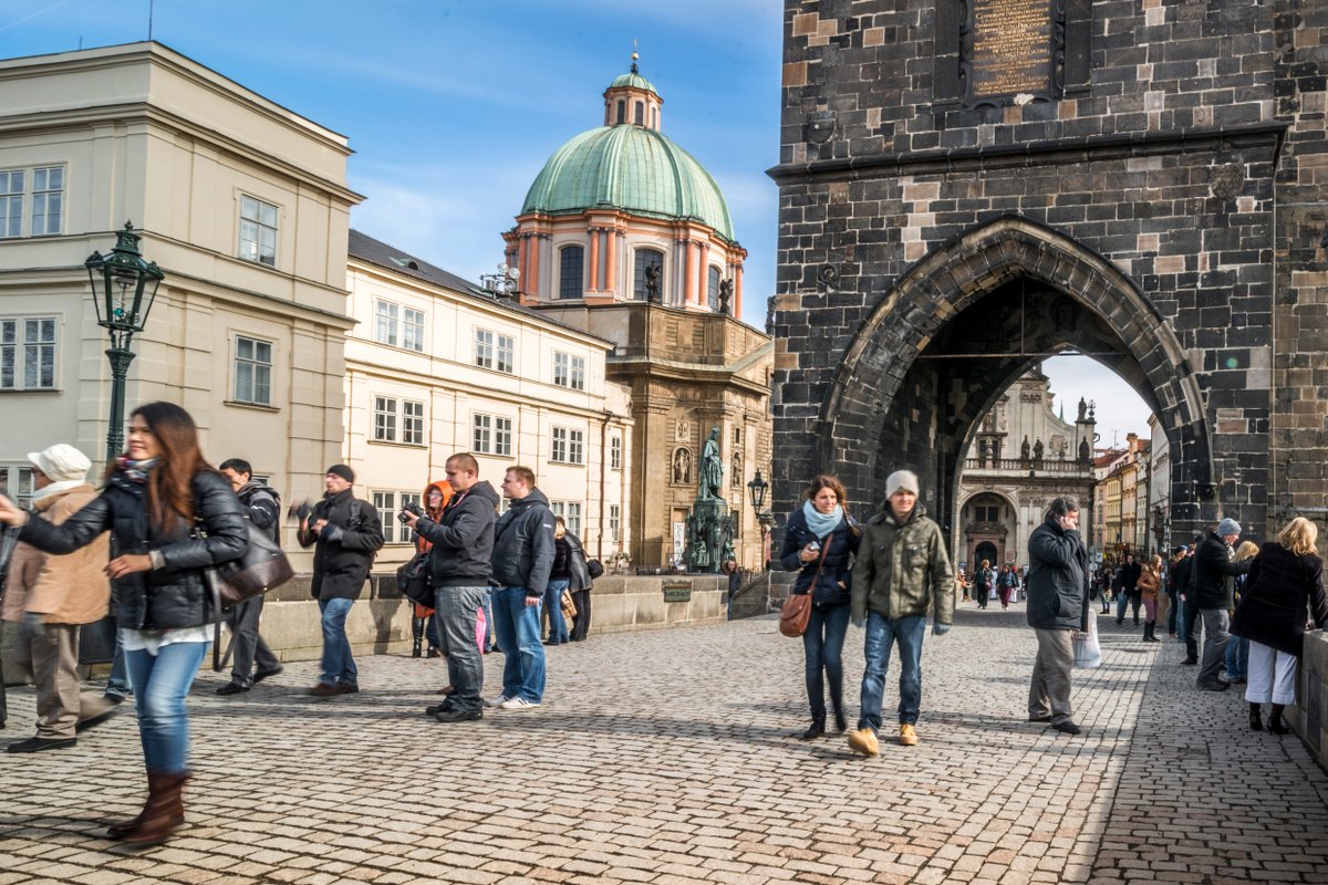 4 Bedrooms Comfortable Apartment in the Center