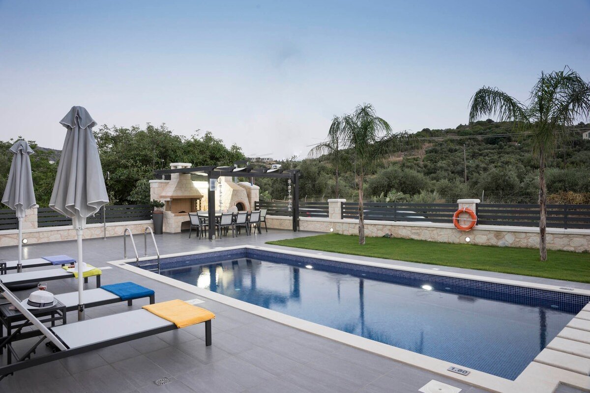 Villa Azalea | Luxury, private pool, 300m to sea gallery image 3