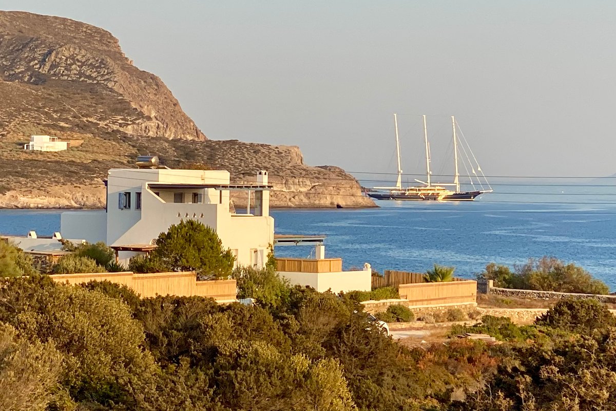 maison cycladique face à la mer