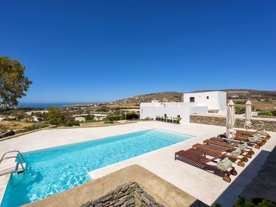 Villa Aktaia, 4 br & private pool close to Parikia
