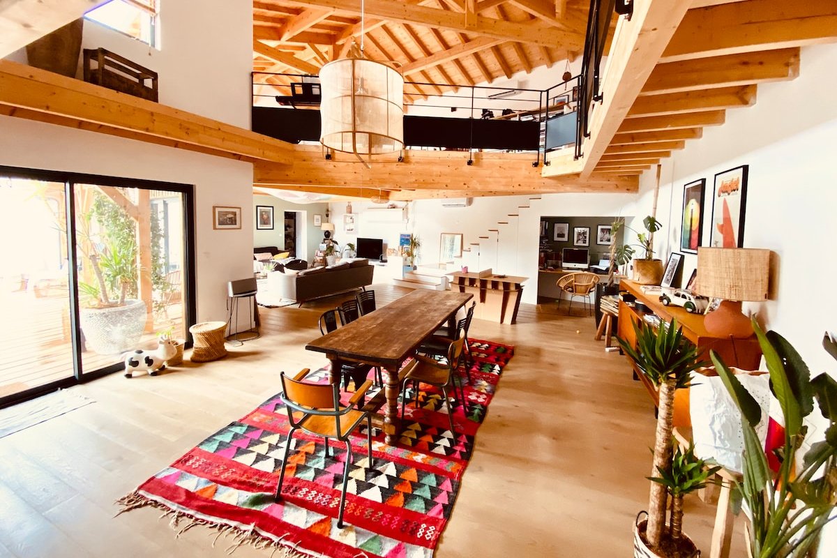 Maison en bois familiale avec piscine gallery image 2