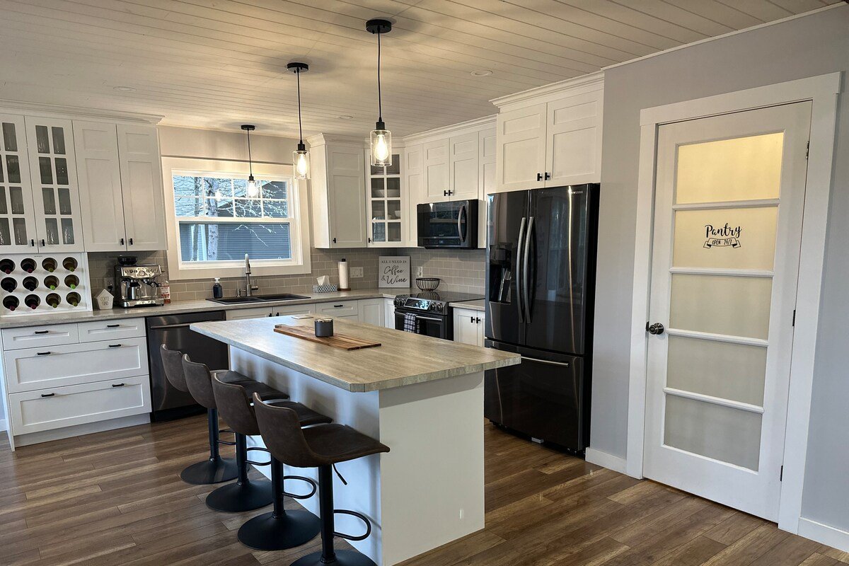 Waterfront Retreat with Wood-Burning Fireplace gallery image 4