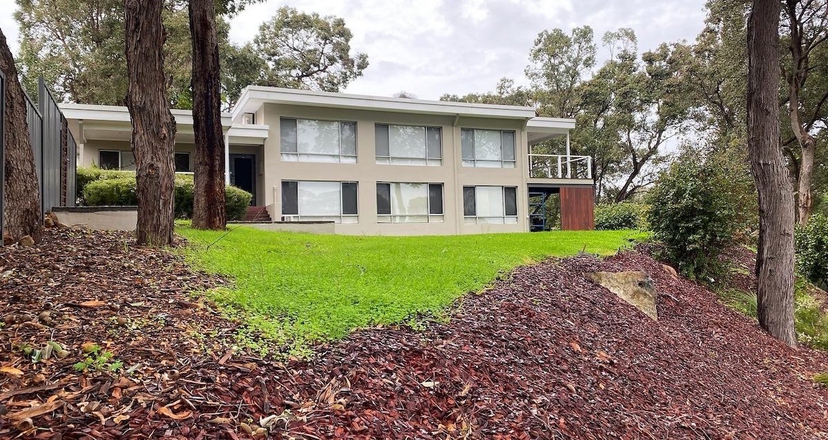 Lesmurdie Lodge gallery image 3