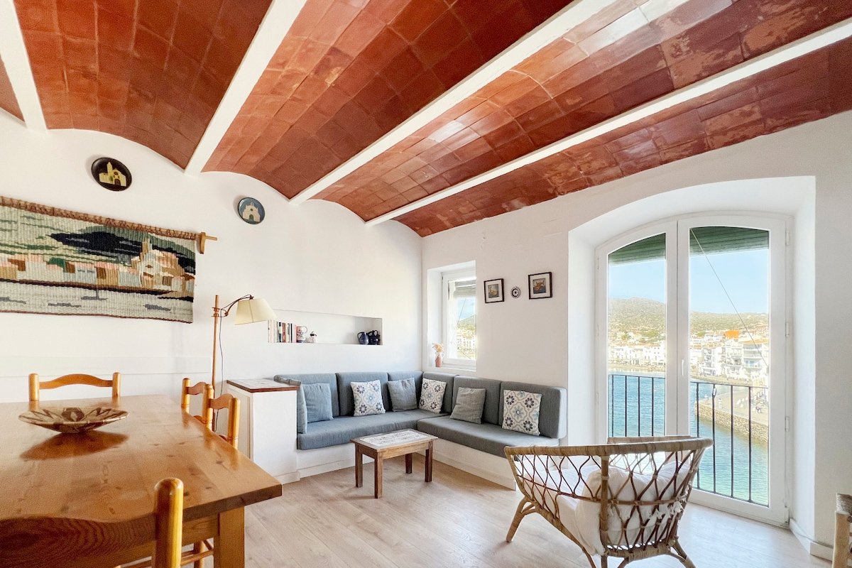 Traditional Front Sea View Cadaqués gallery image 2