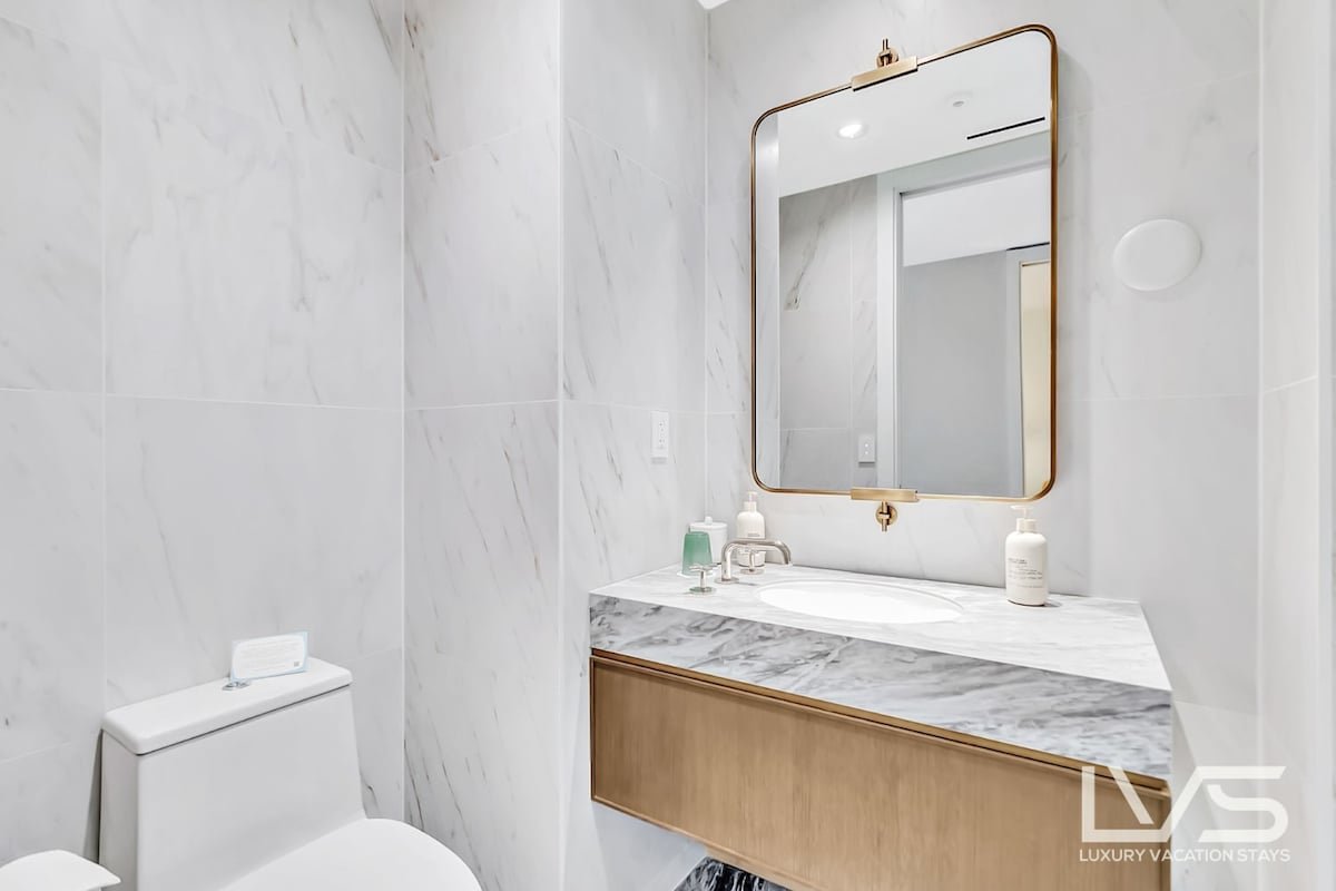 LVS Four Seasons FTL Direct OceanView Beach Resort gallery image 5