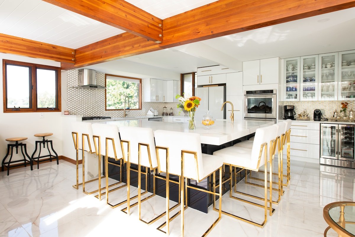 Luxury Vacation Home w/ Indoor Pool & Hot Tub gallery image 4