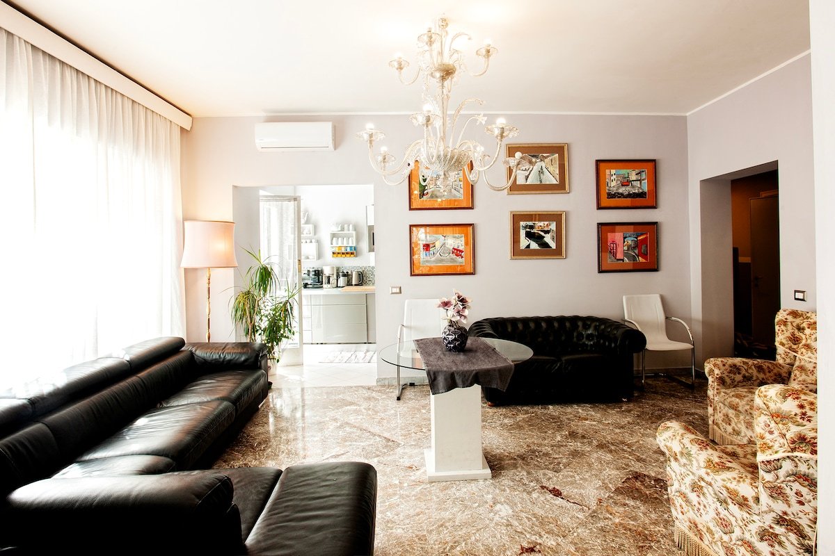 Hanini House 5BR Vatican area Terrace, Jetted tubs gallery image 2