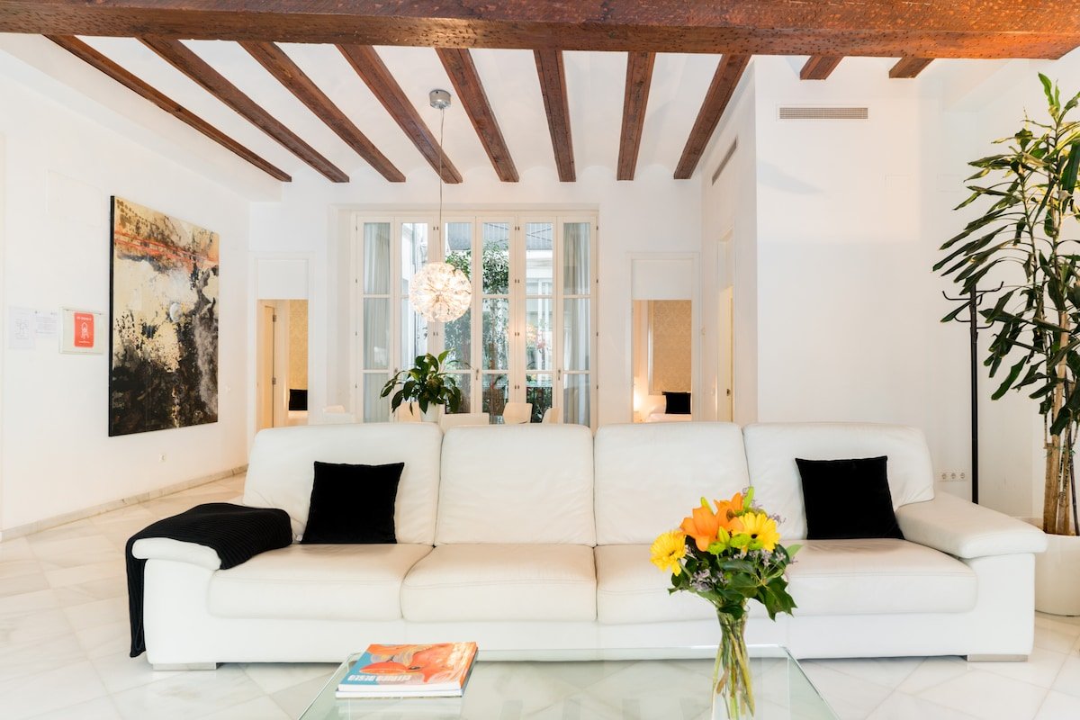 HOME IN VALENCIA AT PLAZA DE LA REINA-CATEDRAL gallery image 2