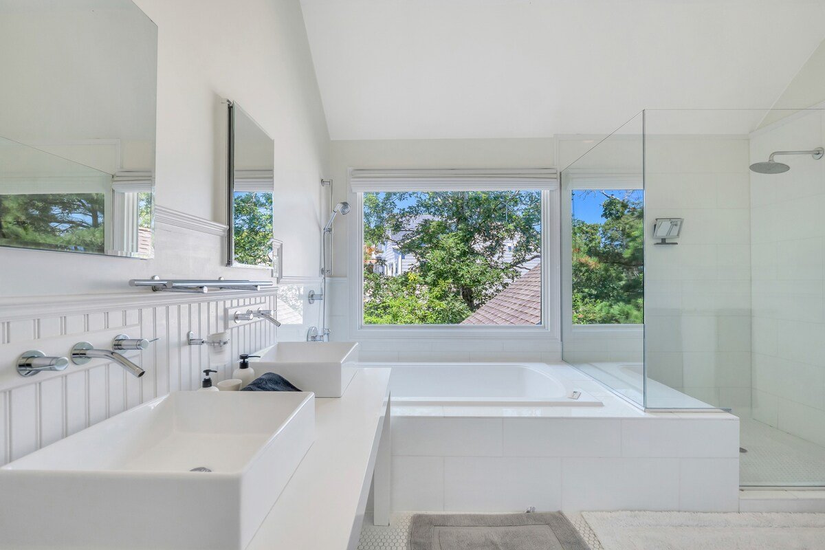 Hamptons • Waterfront Estate • gallery image 5