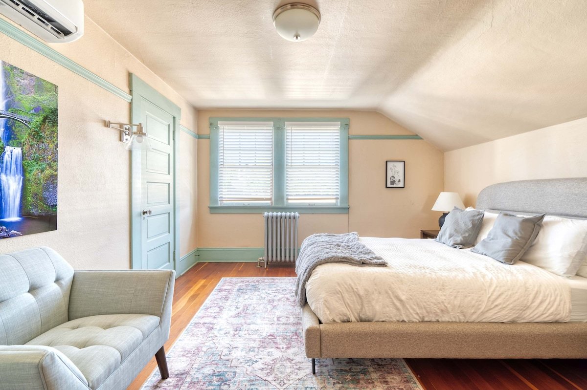 Spacious Group Retreat – 5BR – Sleeps 12 gallery image 2