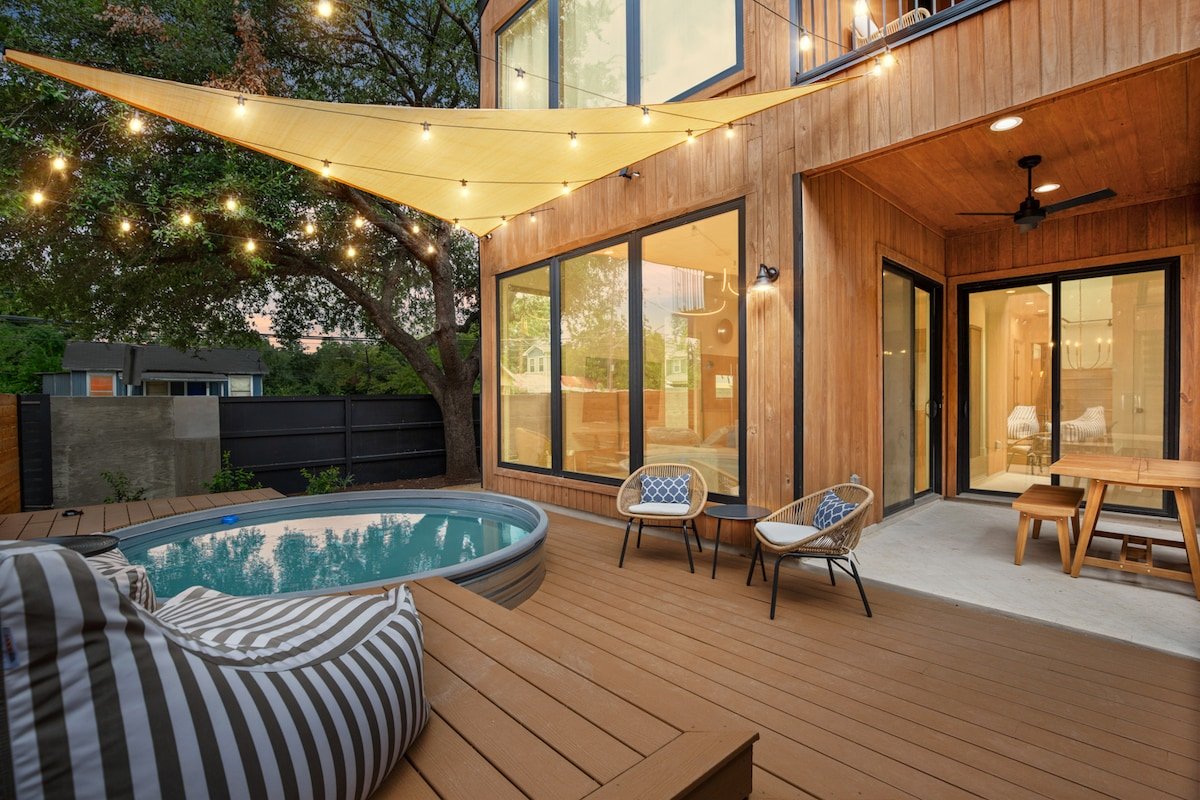 Secluded Luxury Home with Pool – The Marsian! gallery image 2