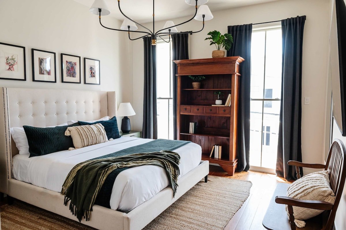 Expansive 7 Bedroom Home | Heated Pool & Spa gallery image 5