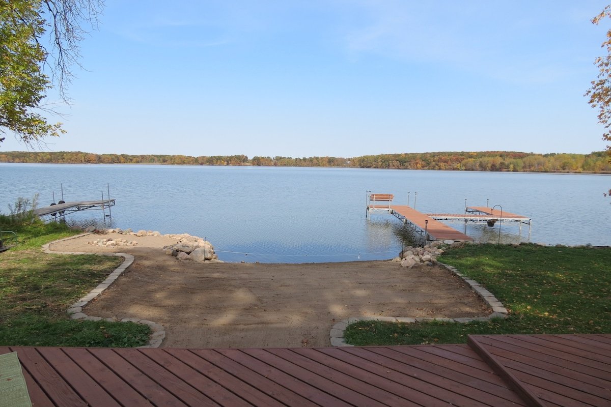 Fremont Cottage Lake Retreat-Close to Minneapolis gallery image 3