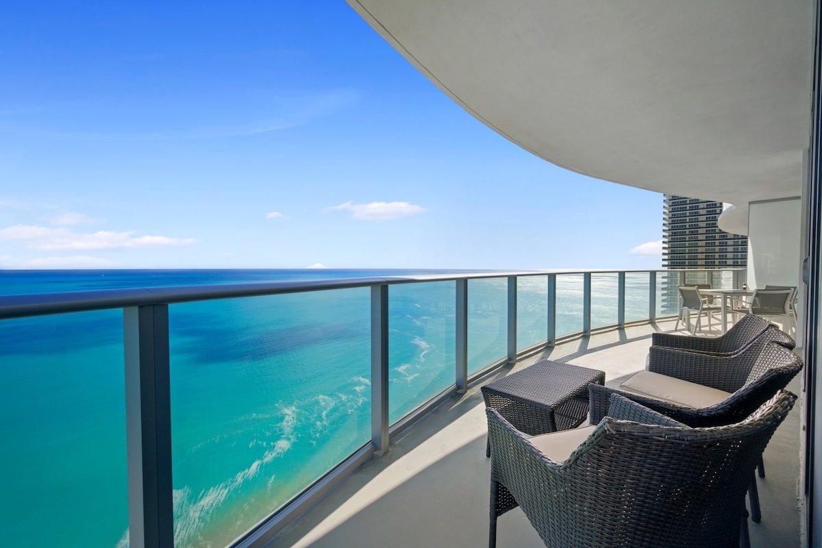 The BEST Ocean front apartment at LYFE Resort! gallery image 2