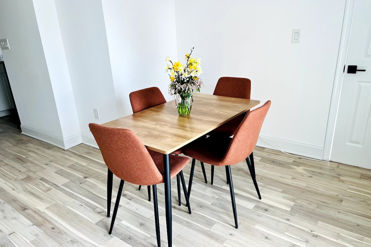 Chic Rowhouse Across Metro gallery image 5