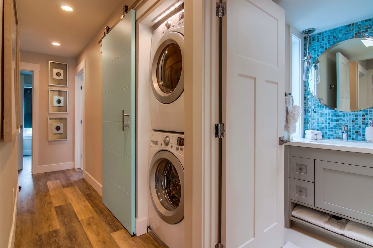 Completely Upgraded 4 BR 3 Bath,Steps To Ocean/Bay gallery image 5