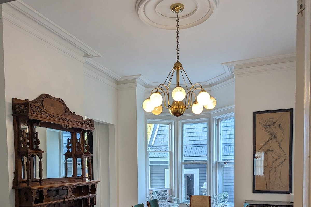 Executive downtown historic home sleeps 8+ gallery image 3