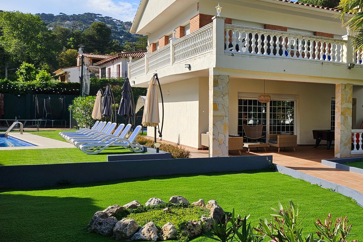 Villa Ainara luxury,with sports area Lloret de mar