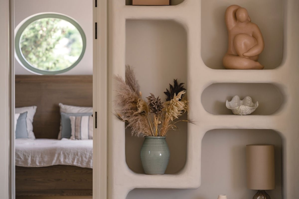 Louisa gallery image 2