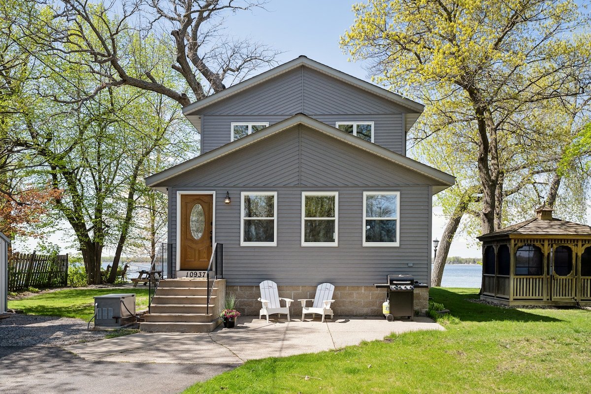 Bluebird Cottage on Clearwater Lake gallery image 3