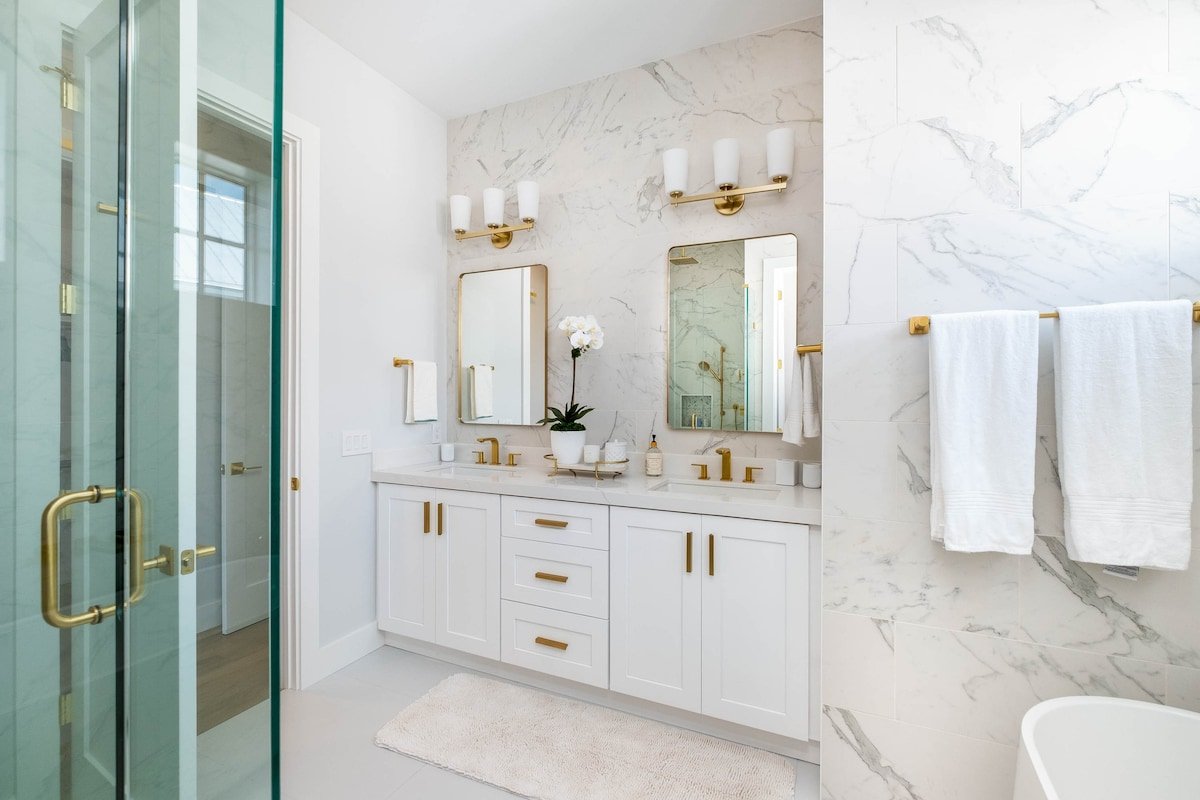 Oceanfront 5BR SeaGlass Cove Private BoatSlip Keys gallery image 3