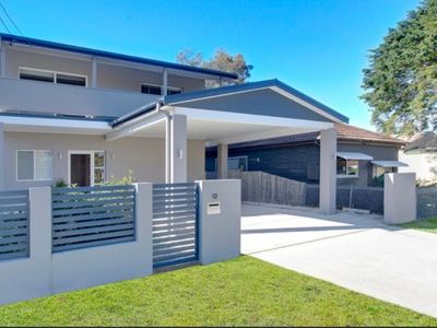 Stunning 4 Bed Home + S/C Apt. by the Lake & Surf