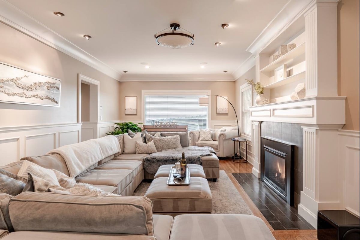 Lake View. Theater. Pinball. Chef Kitchen. EV.Gym gallery image 5