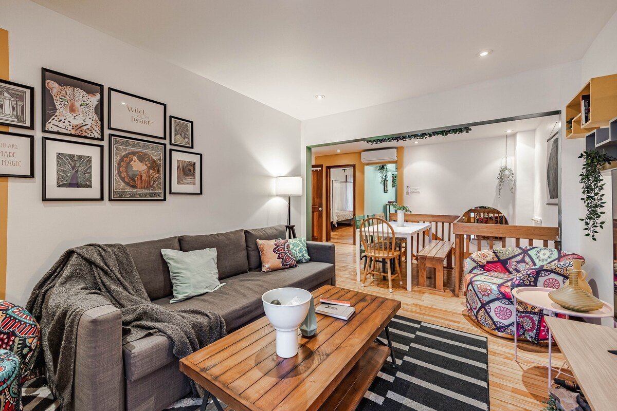 Massive 2 Storey Sleeps 20 w/ FreeParkings gallery image 3