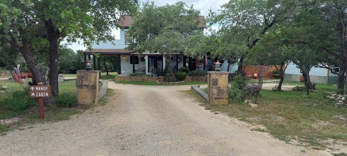 Perfect setting for large groups to spread out gallery image 3