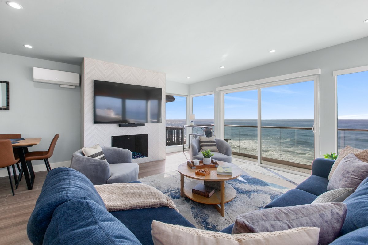 Oceanfront Penthouse on Windansea Beach, La Jolla