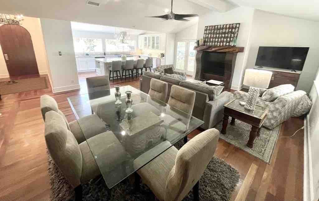 Unique DOWNTOWN SoCo Austin Jewel!! gallery image 4