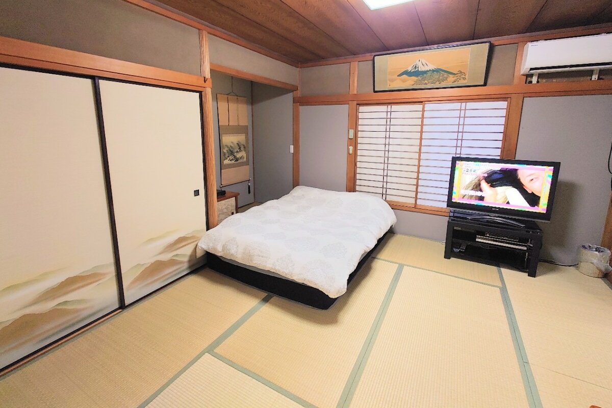 4 minutes direct to Shinjuku Maximum 13 persons gallery image 5